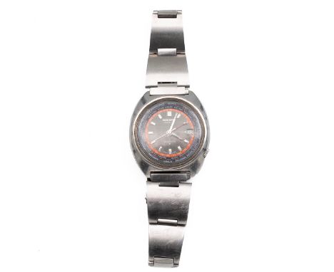 Seiko World Time Automatic gents wristwatch. 41mm stainless steel case and bracelet, city names around the bezel, grey dial w