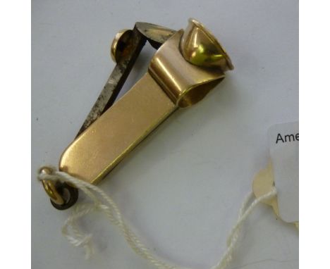A 9ct Alfred Dunhill gold cigar cutter       11