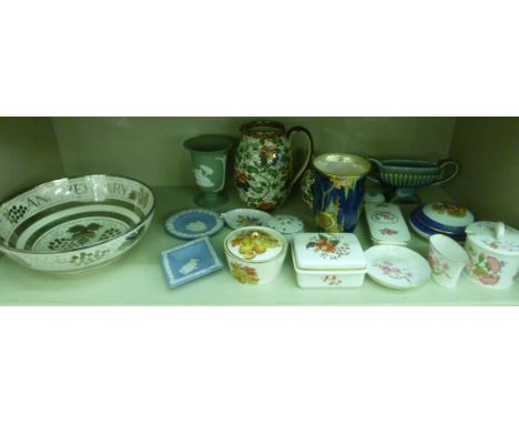 Decorative ceramics: to include a Grays Pottery Twenty-Fifth Anniversary fruit bowl  9''dia        OS1