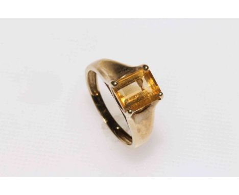 9 carat gold citrine ring.