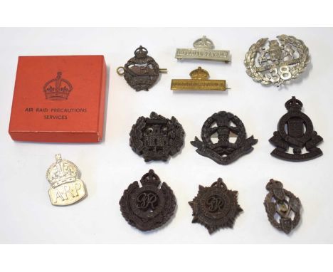 Quantity of 11 cap badges to include 2x on imperial service badges, Australian 38th Battalion (the Bendigo regiment, 6x Secon