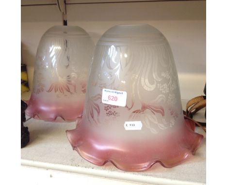 PAIR GLASS LIGHT SHADES. H20CM      E4