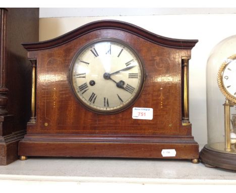 INLAID MAHOGANY MANTEL CLOCK WITH BRASS PILLARS. H28CM      M5