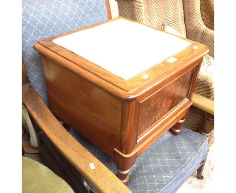 A VICTORIAN MAHOGANY COMMODE