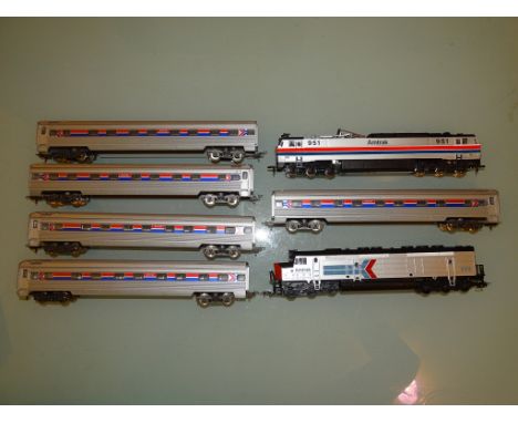 HO GAUGE: AMERICAN OUTLINE - A GROUP OF ROLLING STOCK BY LIMA AND OTHERS TO INCLUDE A DIESEL LOCO, ELECTRIC LOCO (BOTH NON MO