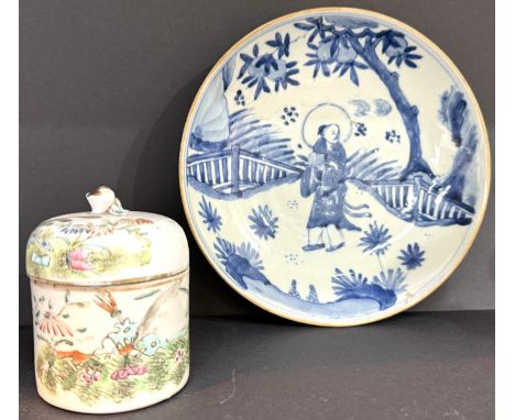 A Chinese famille vert lidded pot with polychrome decoration, red seal mark to base, height 10cm; a Chinese blue and white di