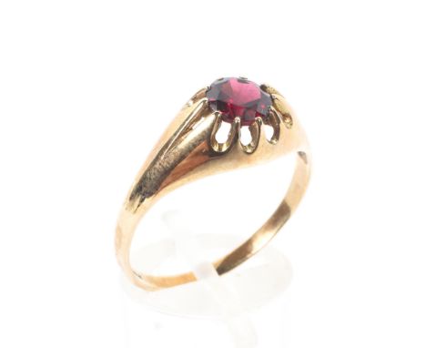 A 9ct gold garnet set gents ring, Size V, 2.2g. 