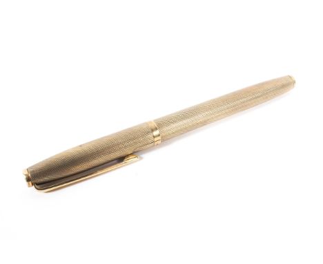 A 9ct gold cased pen with engine turned decoration, Continental import marks stamped MW, 19g. 