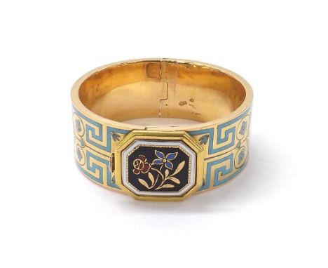 Attractive Victorian gold and enamel child's bangle, with a foliate plaque and blue key design decoration, band 14mm wide, 16