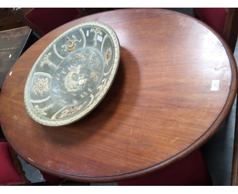 Victorian mahogany oval tilt-top table, turned column on tripod supports, length 128cm, width 82cm, height 74cm.