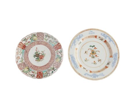FAMILLE VERTE KAKIEMON-STYLE BARBED-RIM DISH  KANGXI PERIOD   painted with a chrysanthemum spray surrounded by bird and flowe