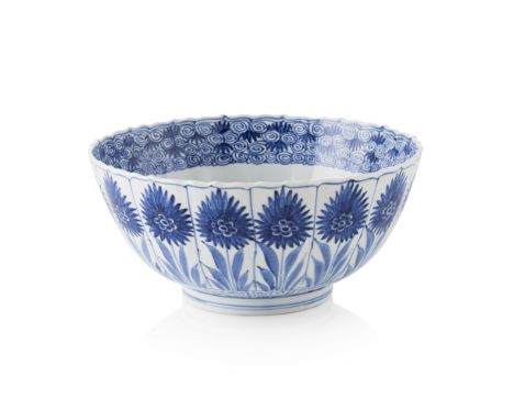 BLUE AND WHITE 'ASTER PATTERN' BOWL  KANGXI PERIOD   the exterior painted with a broad band of typical aster blooms, the inte
