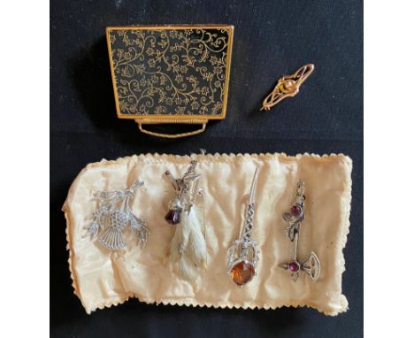 A 9ct gold art nouveau style brooch, 4 white metal kilt pins, one with a grouse foot and a compact in the shape of a handbag.