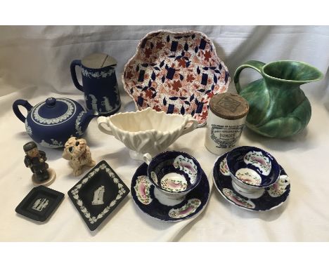Pottery selection to include Art Deco green jug, 17.5cms h, Wedgwood blue jasper teapot and water jug, Chinese patterned bowl