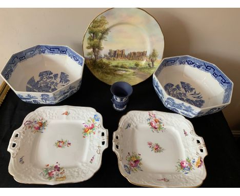 Ceramics to include 2 Coalport plates, Wedgewood vase, 2 Cauldron ware bowls, Royal Worcester "Kenilworth Castle" plate.Condi