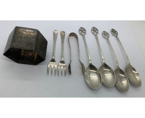 Hallmarked silver to include 4 silver teaspoons, Mappin &amp; Webb, Birmingham 1926, 2 silver pickle forks, Ernest Druiff &am