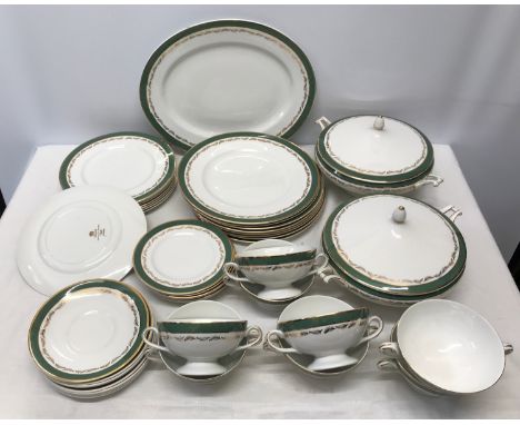 Green and gilt patterned dinner ware by Simpsons (Potters) Ltd comprising: 8 dinner plates 27cms d, 8 small dinner plates 23c