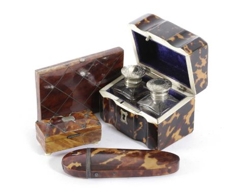 λ A REGENCY TORTOISESHELL SERPENTINE SCENT BOTTLE CADDYC.1820with pewter mounts and stringing, the cover enclosing a pair of 