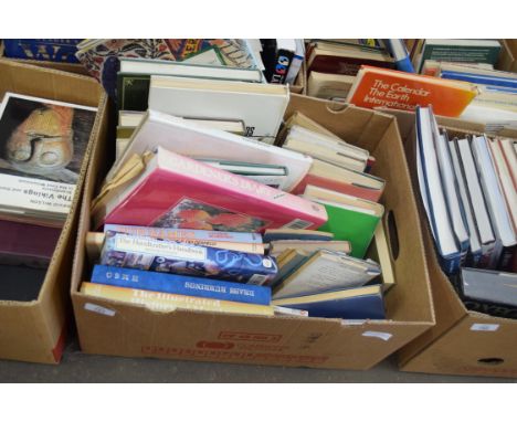BOX OF MIXED BOOKS TO INCLUDE GUINNESS BOOK OF RECORDS, ILLUSTRATED HISTORY OF MAGIC