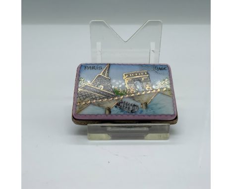 A charming Beauchamp Limoges porcelain trinket box, hand-painted in France. This rectangular hinged box features an intricate
