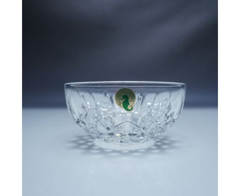 This exquisite Waterford Crystal round bowl showcases the elegant Kelsey pattern, distinguished by vertical and criss-cross c