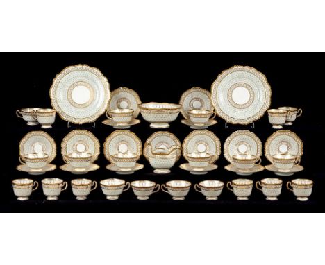 A FLIGHT, BARR & BARR OEIL DE PERDIX PATTERN TEA AND COFFEE SERVICE, C1820 jug 10cm h, impressed mark (43)++Saucers with typi