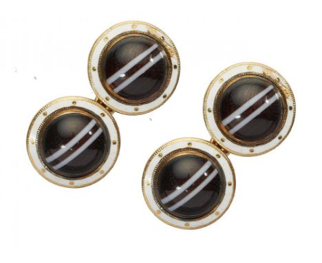 A PAIR OF BANDED AGATE CABOCHON SET GOLD AND WHITE ENAMEL CUFF LINKS, C 1900 12mm diam, marked 18, case signed for Percy Edwa
