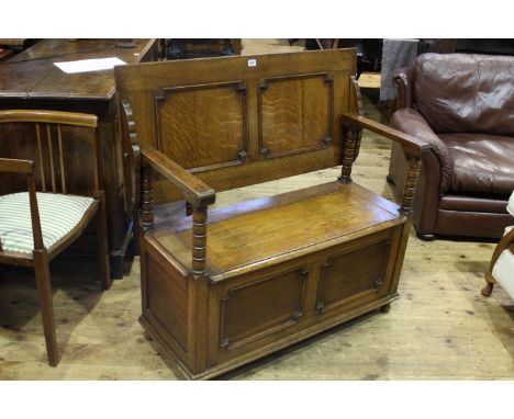 Oak monks bench with bobbin supports