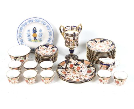 A large 20th century Crown Derby tea service. In the Imari pattern 6041, comprising ten cups, eleven saucers, twelve small pl