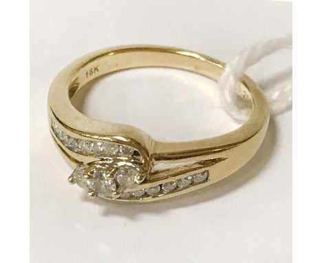 18CT GOLD &amp; DIAMOND RING - SIZE L