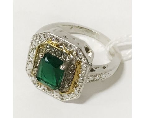 SILVER RING WITH EMERALD STONE - SIZE L