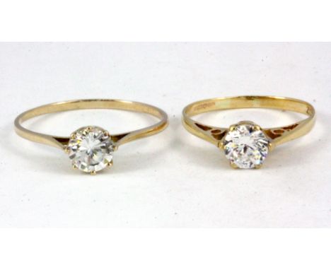 Two 9ct yellow gold stone set rings, (L &amp; R).