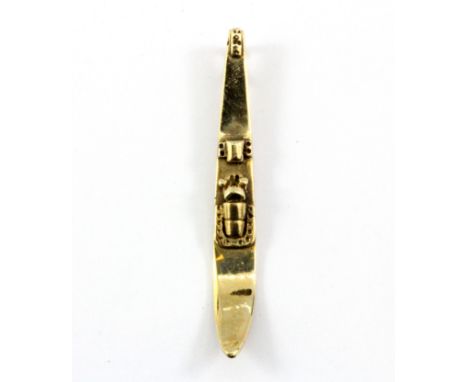 A 9ct yellow gold ski shaped pendant, L. 5.5cm, W. 4.8g.
