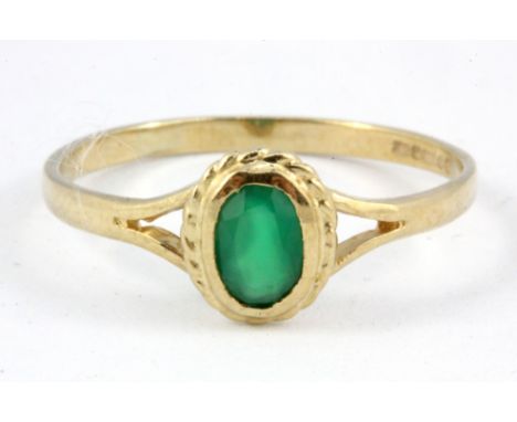 A 9ct yellow gold emerald set ring, (O).