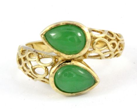 A 925 silver gilt jade set ring, (S.5).