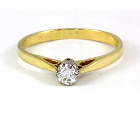 An 18ct yellow gold brilliant cut diamond solitaire ring, approx. 0.20ct, (P.5).