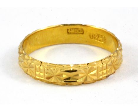 A yellow metal (tested 22ct gold) patterned wedding band, (M) W. 2.7g.