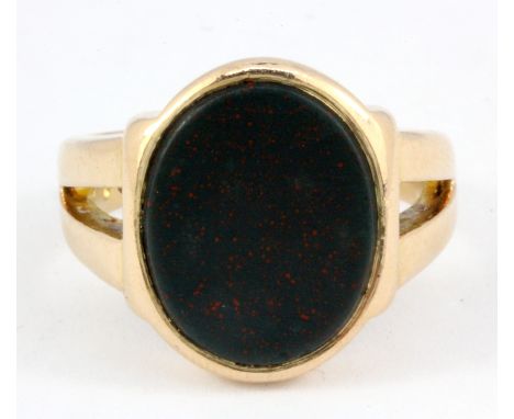 A gentleman's 18ct yellow gold bloodstone set signet ring, (P.5).