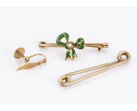 An enamel and seed pearl bar bow brooch, together with a safety pin gold brooch and a screw back earring, 5.3g