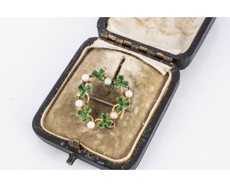 An Edwardian yellow metal and enamel heart shaped brooch,  the clover leaves, alternately set with half cut seed pearls, 2 cm