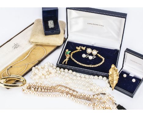 A collection of costume jewels, including a fine graduated pearl necklace (af) in a leather case, an enamel golfing brooch, s