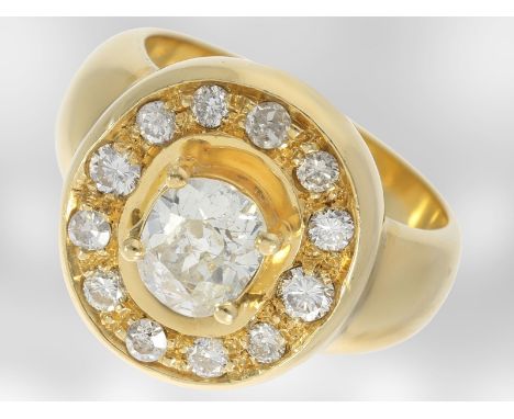 Ring: sehr schöner vintage Goldschmiedering mit großem Diamanten von ca. 1ct im Cushion-Schliff, 18K Gold: Ca. Ø17mm, RG54, R