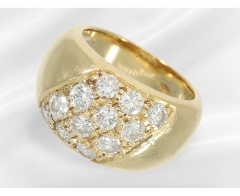 Ring: solide gearbeiteter und schwerer Brillant-Goldschmiedering, ca. 1,44ct: Ca. Ø18mm, RG57, ca. 18,2g, 18K Gelbgold, im Ve