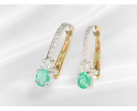Ohrstecker: vintage Smaragd/Brillant-Goldschmiedearbeit, Bicolor, ca. 1,04ct: Ca. 20mm lang, ca. 4,2g, 18K Gold, rückseitig S