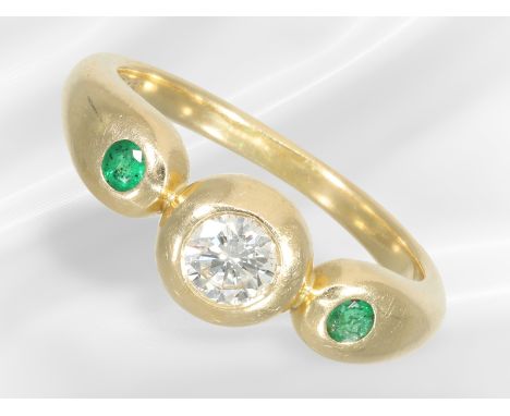 Ring: Goldschmiedering mit Brillant sowie Smargdbesatz, Handarbeit von Hofjuwelier M.Hansen: Ca. Ø17,5mm, RG54, ca. 5,4g, 18K