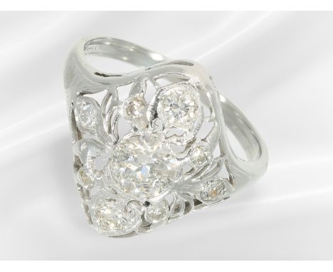 Ring: feiner antiker Diamant-Goldschmiedering, ca. 0,65ct: Ca. Ø16mm, RG50, ca. 2,5g, 14K Weißgold, Ringkopf ca. 15mm breit, 