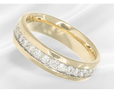 Ring: 14K Goldschmiedering mit umlaufendem Brillantbesatz, ca. 1,09ct: Ca. Ø18,5mm, RG58, ca. 6,3g, 14K Gold, ca. 5,5mm breit