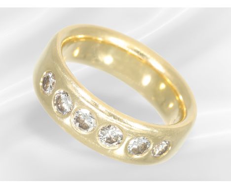 Ring: moderner, äußerst massiv gefertigter Brillantring aus 18K Gold: Ca. Ø19mm, RG60, ca. 7mm breit, ca. 14,6g, 18K Gold, si