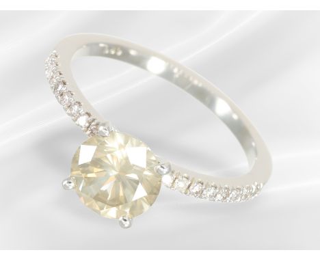 Ring: weißgoldener Solitär/Brillantring, fancy Brillant von ca. 1,62ct, inkl. Zertifikat aus 2023: Ca. Ø17,5mm, RG55, ca. 2,6