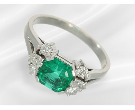 Ring: hochfeiner Smaragd/Brilliantring, vermutlich Muzo, ca.1,2ct: Ca.Ø 16,5 mm, RG 53, ca. 4g, 18K Weißgold, zentral der Sma